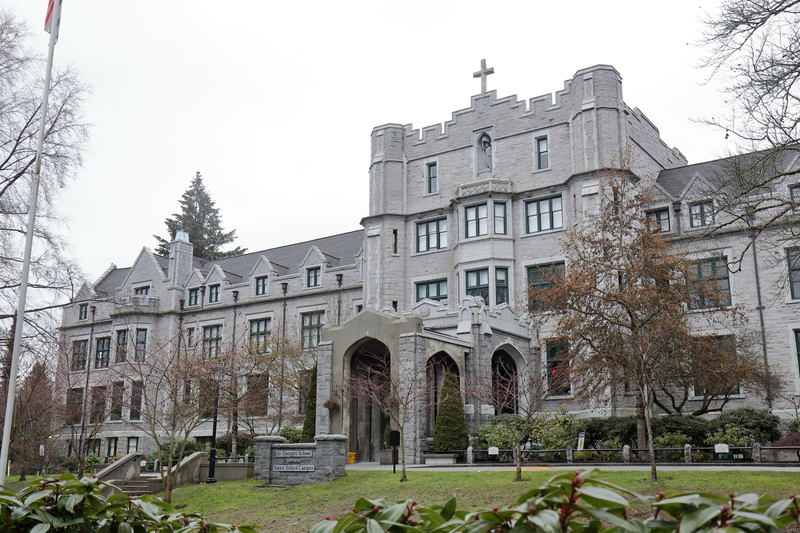 Illustration for article titled Pics from the Curbside: 2018-12-08 to St. George's School